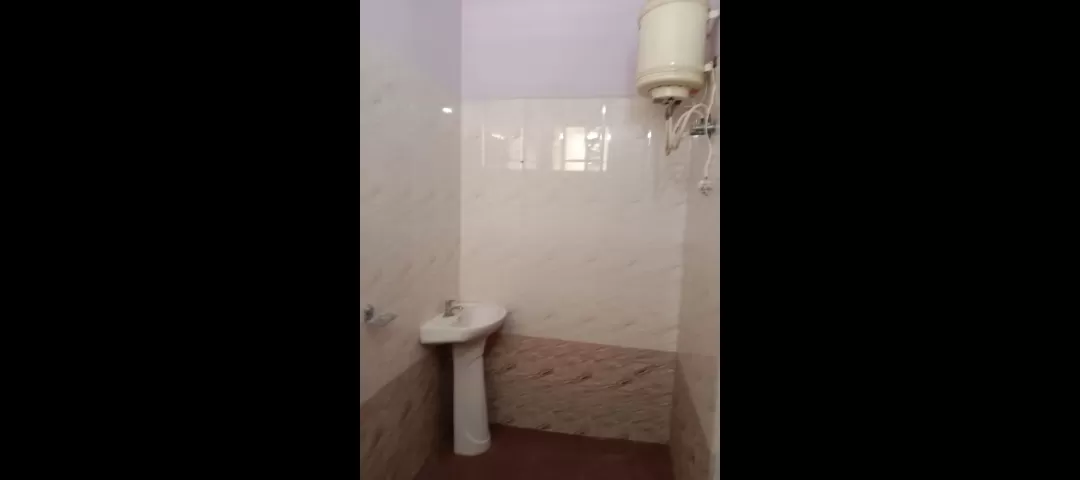 230_bathroom-3.jpeg